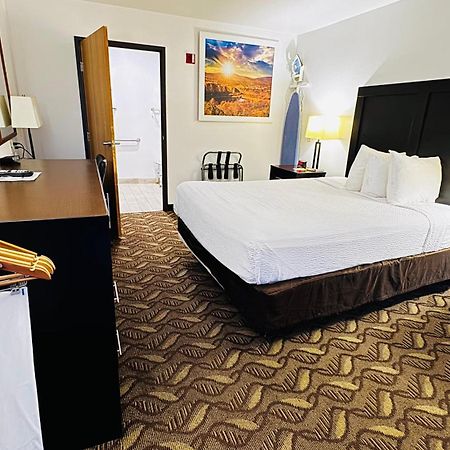 Days Inn By Wyndham נורת' פלאט מראה חיצוני תמונה