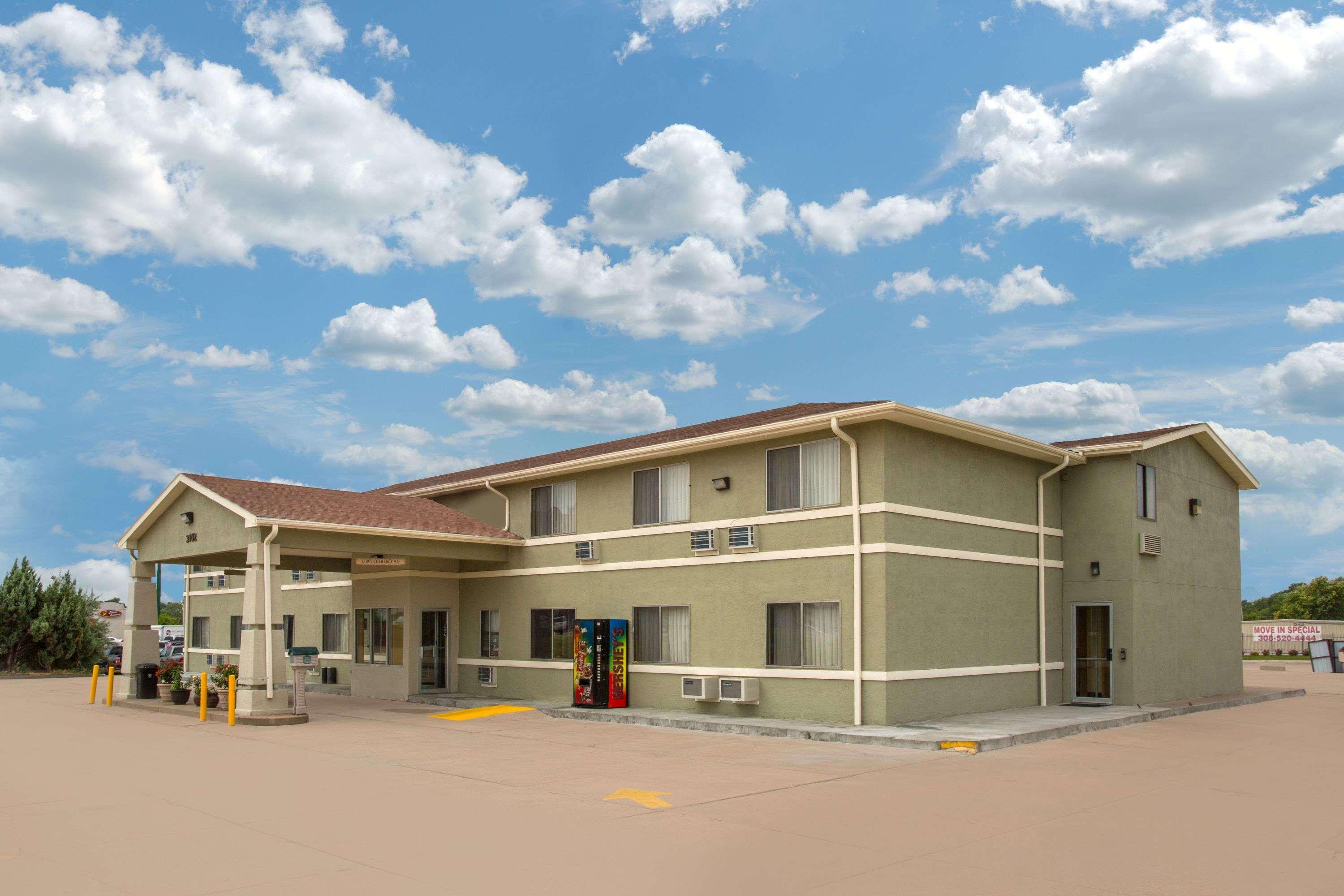 Days Inn By Wyndham נורת' פלאט מראה חיצוני תמונה